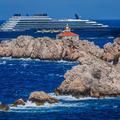 Dubrovnik: Pogled na grebene i kruzer koji uplovljava u dubrovačku luku