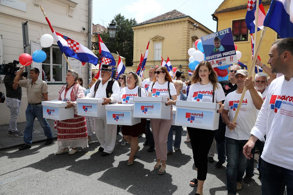 Zagreb: Okupljanje GI "Narod odlučuje" uoči predaje Zahtjeva za raspisivanje referenduma Saboru | Author: Patrik Macek (PIXSELL)