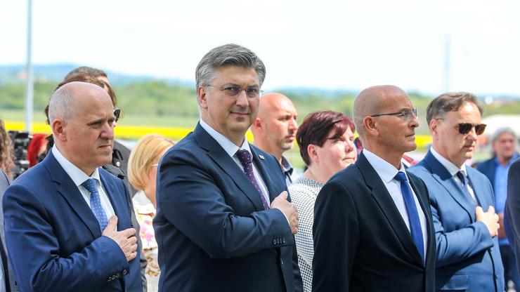 Umag: Premijer Plenković na svečanosti primopredaje ključeva stanarima POS-ovih stanova 