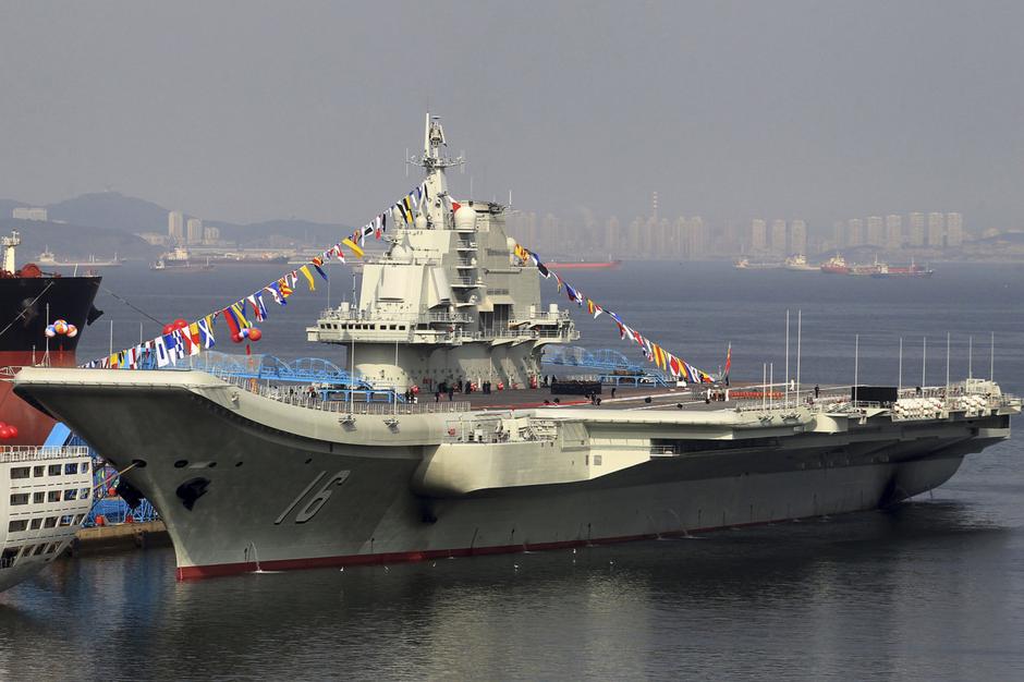 Nosač aviona Liaoning | Author: By Simon YANG - https://www.flickr.com/photos/132161539@N08/21301047815/in/photo
