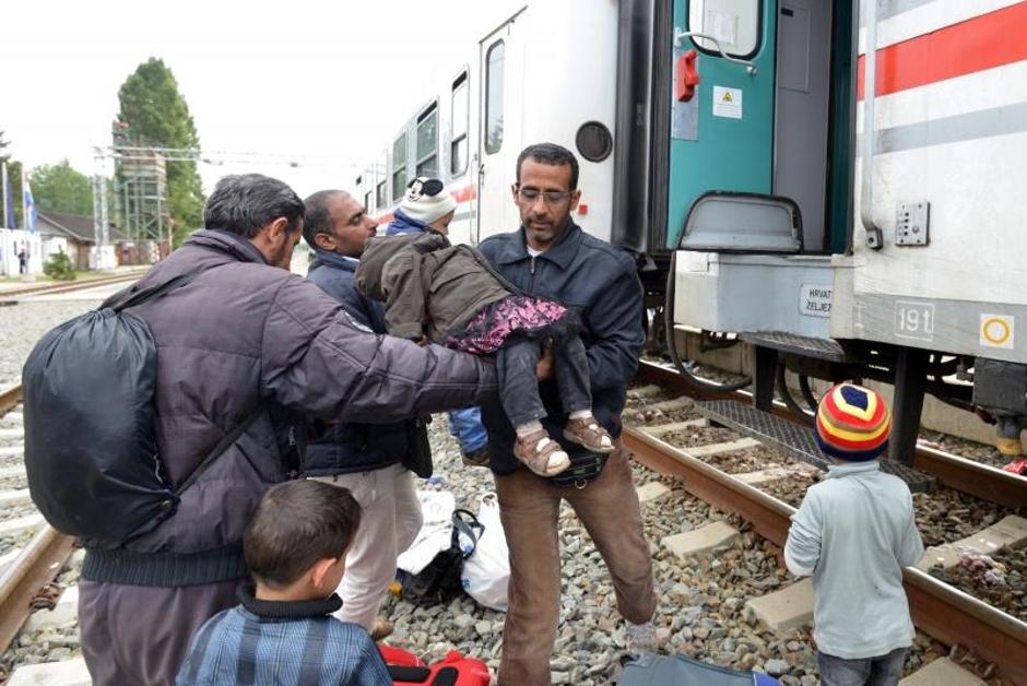 Iz Tovarnika za Botovo krenuo 35. vlak od početka izbjegličke krize | Author: Marko Jurinec (PIXSELL)