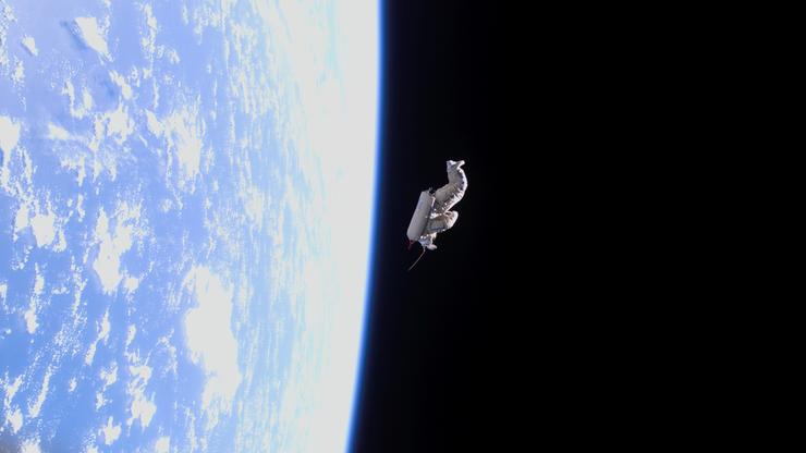 Astronautsko odijelo pretvoreno u satelit