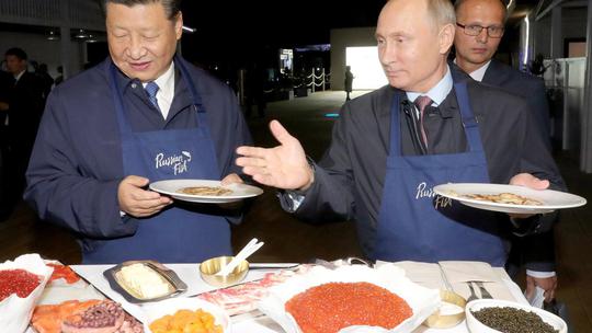 Presidents of Russia and China visit Far East Street exhibition