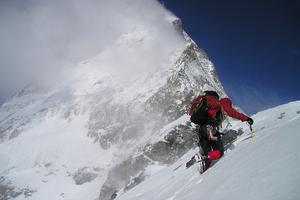 Planinar u usponu prema vrhu
