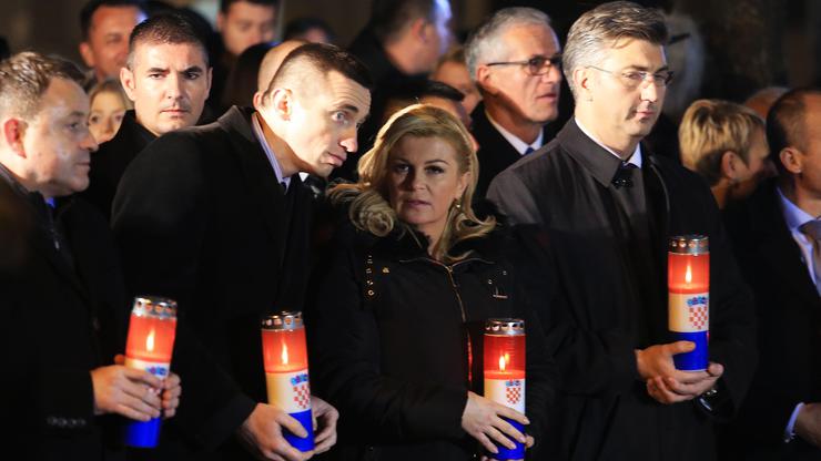 Vukovar: Državni vrh na obilježavanju Dana sjećanja ispred Vukovarske bolnice