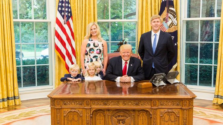 Donald Trump već se i slikao s nesuđenim šefom ureda Nickom Ayersom i obitelji