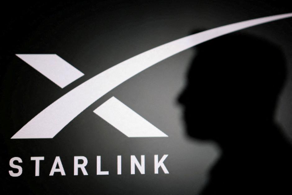 FILE PHOTO: Illustration shows silhouette of Elon Musk and Tesla logo | Author: Dado Ruvic