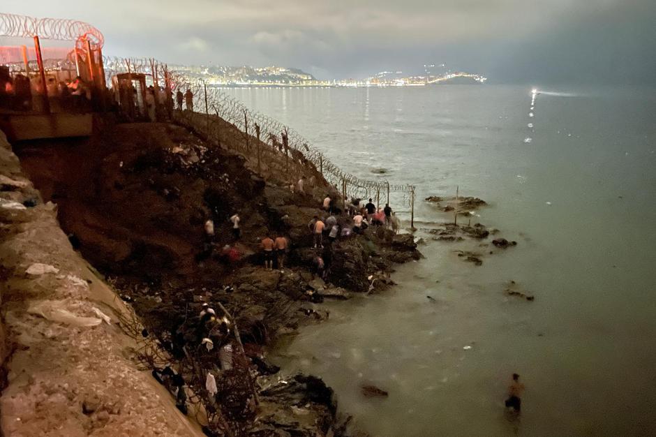 Migrants gather in Fnideq | Author: Ahmed El Jechtimi/REUTERS