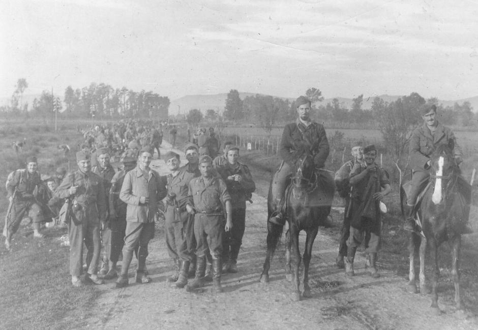 . Srpskohrvatski / ??????????????: Borci bataljona Garibaldi na putu prema Beogradu, u ?ijem su osloba?anju u?estvovali oktobra 1944. 1944. Unknown 26 Italian Partisans on the road to Belgrade 1944 | Author: profimedia