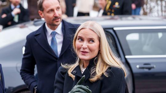 Fredrikstad 20260128. Crown Prince Haakon and Crown Princess Mette-Marit visit Fredrikstad Library on Wednesday. Photo: Javad Parsa / NTB   This text is auto translated