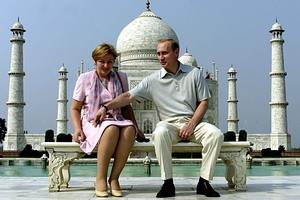 Vladimir Putin i supruga Ljudmila Putina ispred Taj Mahala