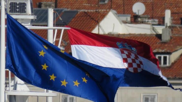 Hrvatska zastava i zastava Europske unije