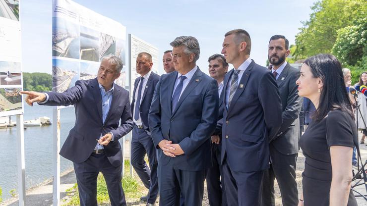 Vukovar: Gradonačelnik Penava i Andrej Plenković obišli zemljišta na obali Dunava