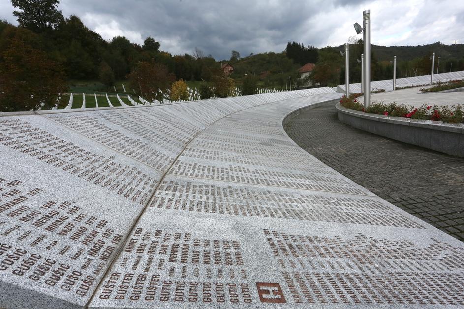 Spomen obilježje u Srebrenici