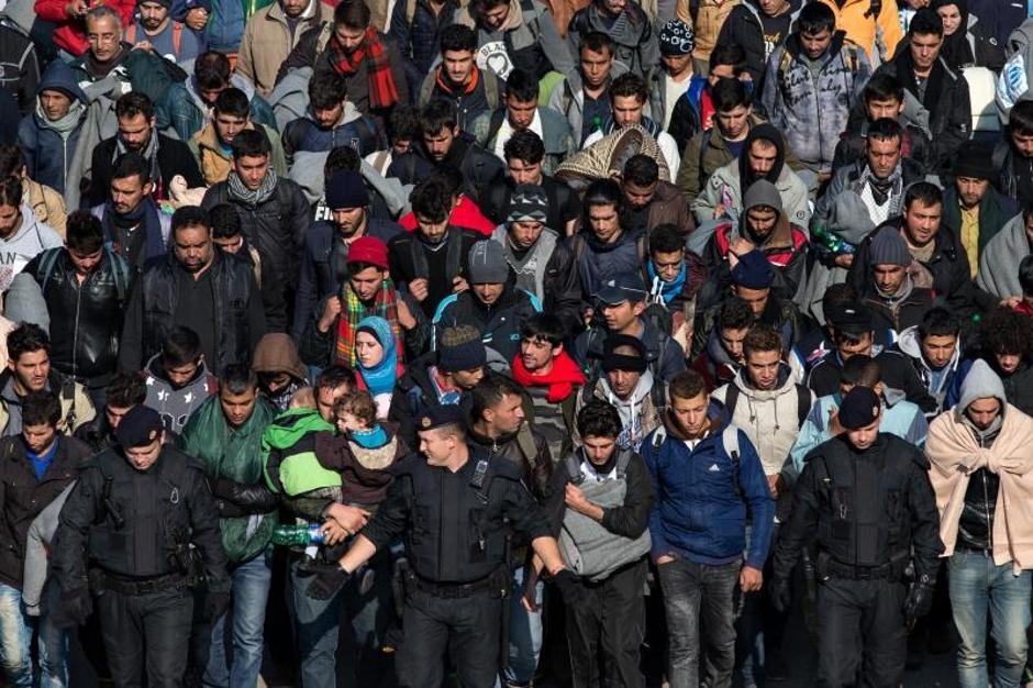 Izbjeglice u pratnji policije odlaze prema slovenskoj granici | Author: Davor Puklavec (PIXSELL)