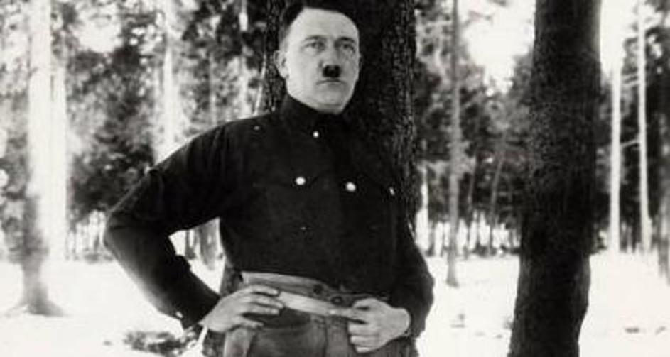 Hitler u kratkim hlačama