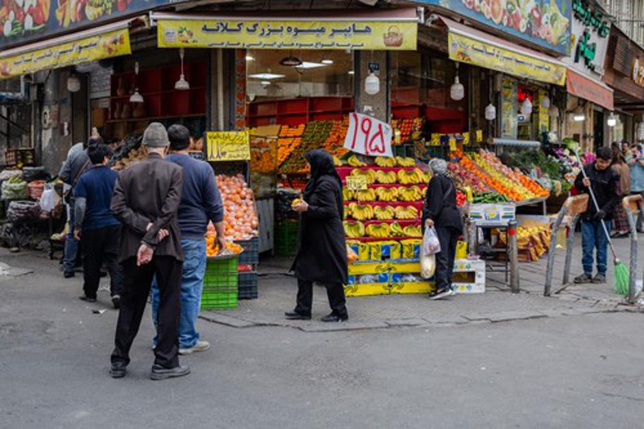 Tehranis shopping during bomb raids | Author: Profimedia