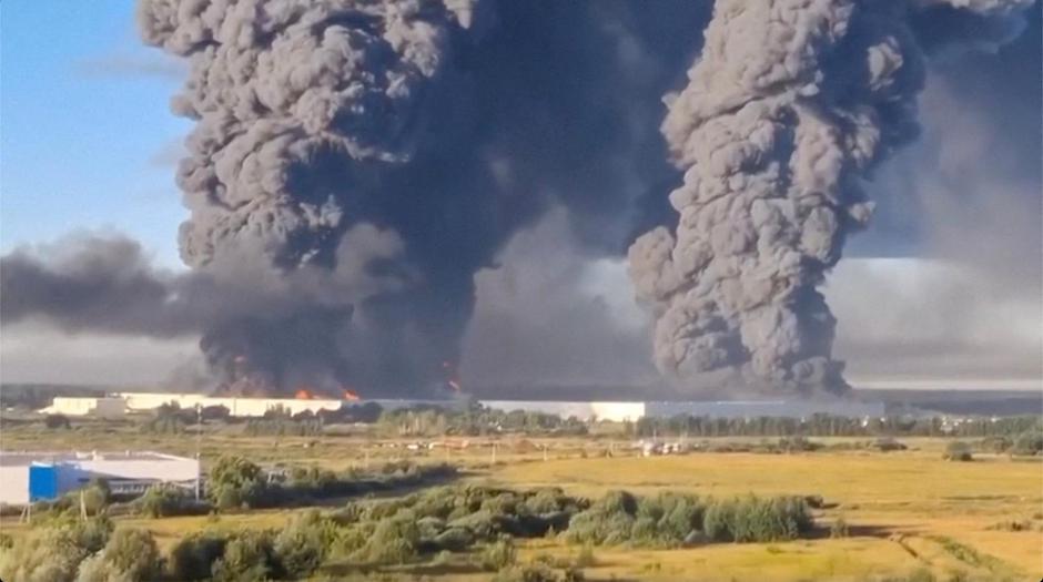 FILE PHOTO: Smoke billows from a warehouse, after deadly Ukrainian drone attacks, as per regional governors, in Elektrostal | Author: SOCIAL MEDIA/REUTERS