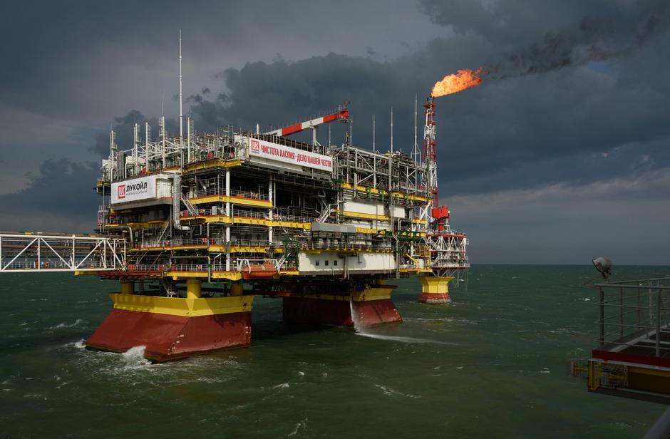 Oil production platform (oil rig) of the V. Filanovsky oil field on the Caspian Sea, Astrakhan region, Russia | Author: Profimedia