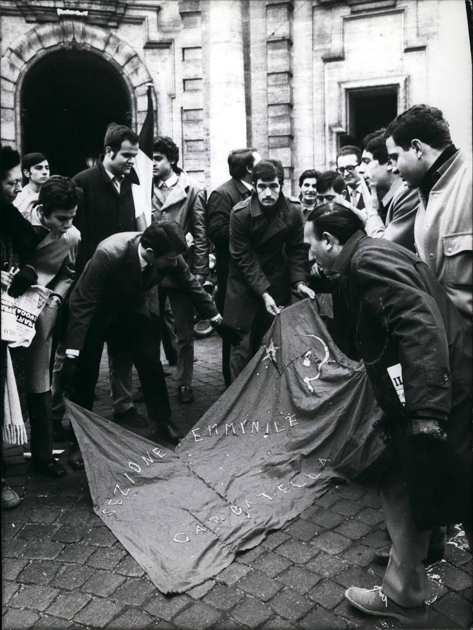 209925800 | Author: Keystone Pictures USA