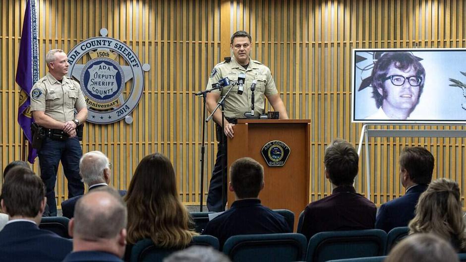 ID: Detective Announces Break in 1982 Tylenol Poisoning Cold Case | Author: Profimedia