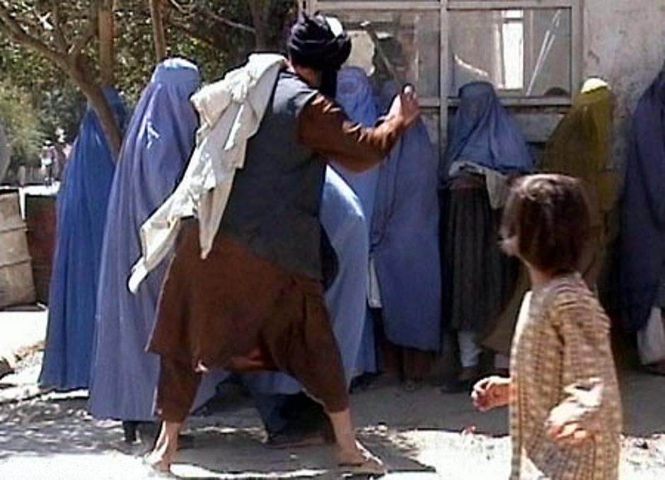 Taliban tuče žene | Author: Wikipedia