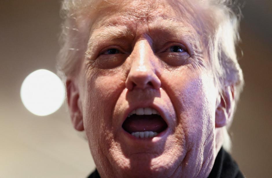 U.S. President Donald Trump visits Machine Shed restaurant in Urbandale | Author: Kevin Lamarque