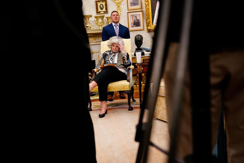 U.S. President Trump signs executive order about easing restrictions on mental health treatments, at the White House | Author: NATHAN HOWARD/REUTERS