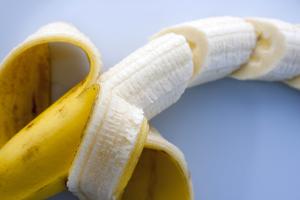 Prikaz oguljene banane
