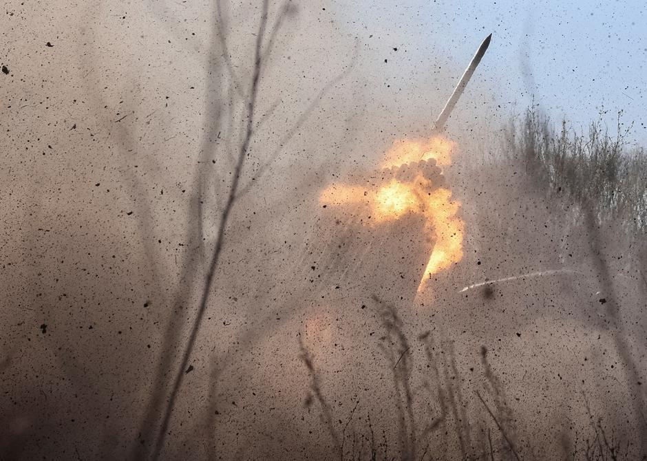 Ukrainian servicemen fire a BM-21 Grad multiple-launch rocket system toward Russian troops near the city of Pokrovsk | Author: Anatolii Stepanov