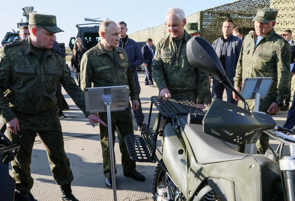 Russian President Putin observes Zapad-2025 military exercises in Nizhny Novgorod region