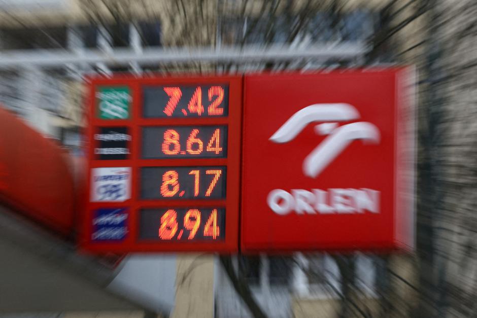 Fuel prices are displayed at Polish state-controlled refiner Orlen's (PKN.WA) petrol station in Warsaw | Author: Kacper Pempel