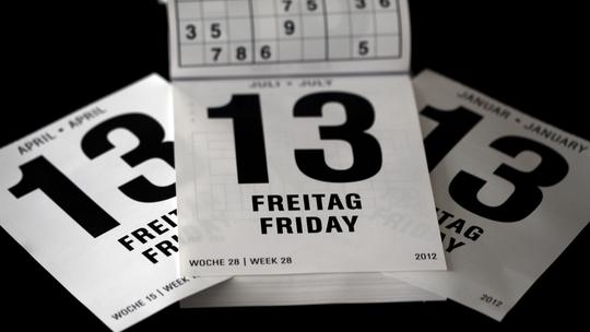 Ilustracija - kalendar s datumom petak 13.