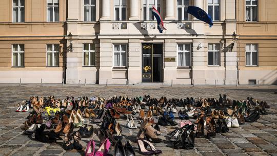 Cipele ubijenih žena u obiteljskom nasilju, Markov trg