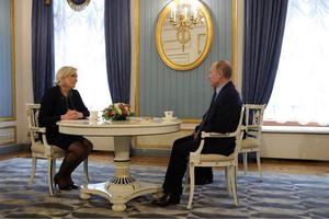 Marine Le Pen i Vladimir Putin 2017. u Kremlju