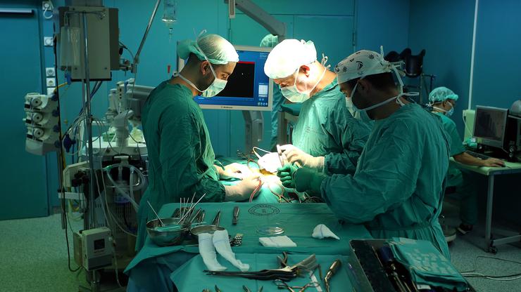 Kirurzi tijekom operacije