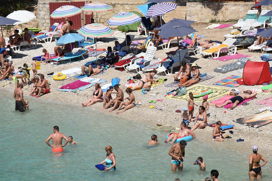 Turisti na plaži | Author: Dusko Marusic (PIXSELL)