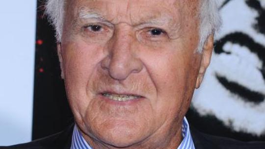 Robert Loggia