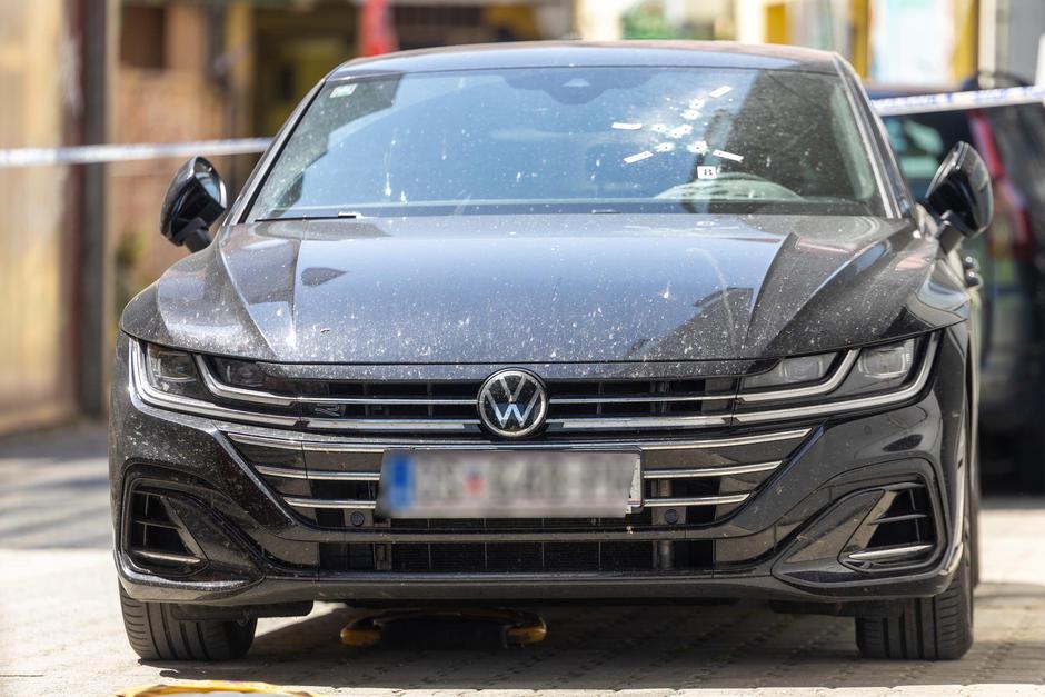 Osijek: Propucan automobil sportskog direktora NK Osijeka | Author: Borna Jaksic/PIXSELL