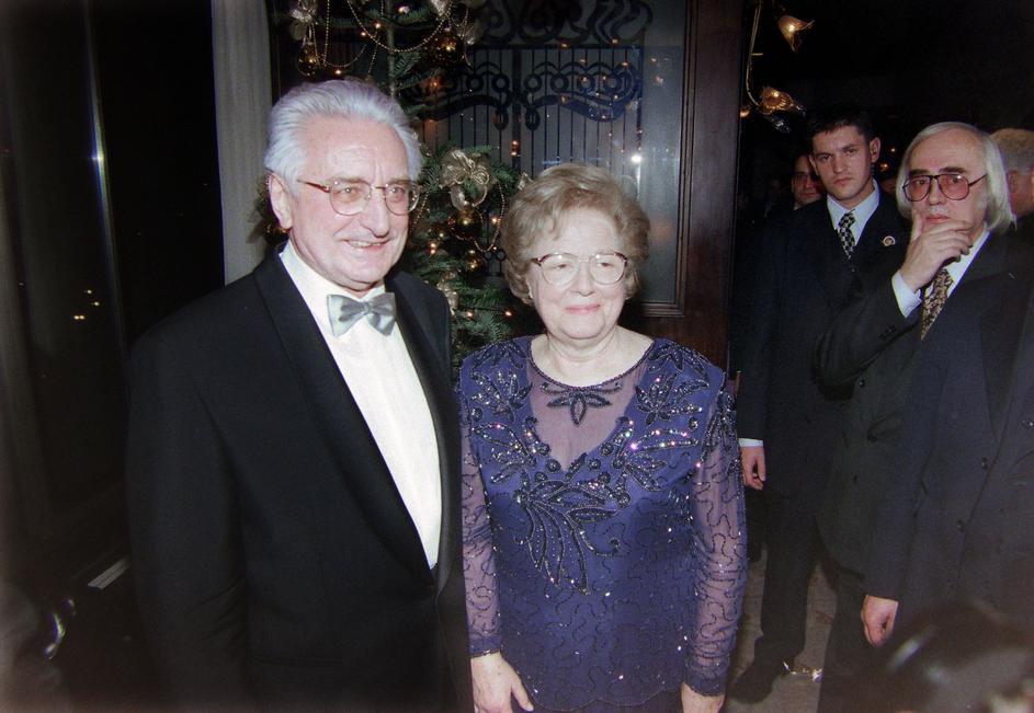 Zagreb: Franjo Tuđman sa suprugom Ankicom na dočeku Nove godine, 1998.