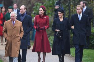 Meghan i Kate zajedno s ostalim članovima kraljevske obitelji dolaze na misu
