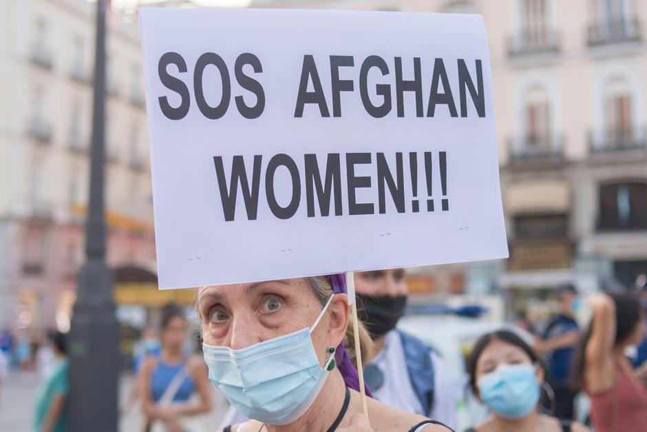 The demonstration has passed without incident and with the reading of a manifesto addressed to the Government of Spain  Women have gathered in Puerta del Sol shouting "Taliban Government Criminal Government" and "Without rights, there is no future." The d | Author: Profimedia