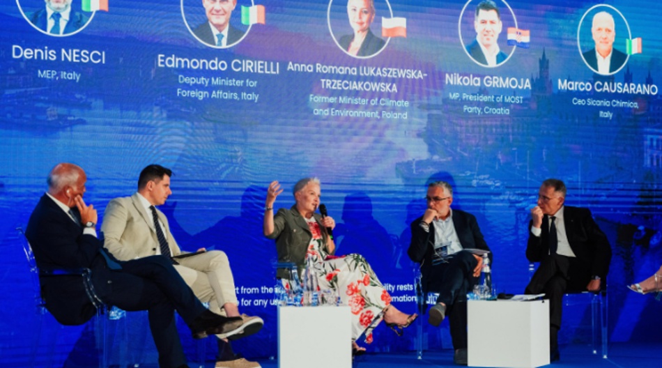 S kim se to dru&zcaron;i Grmoja? Obo&zcaron;avaju Mussolinija i &zcaron;ele uzeti Dalmaciju i Istru