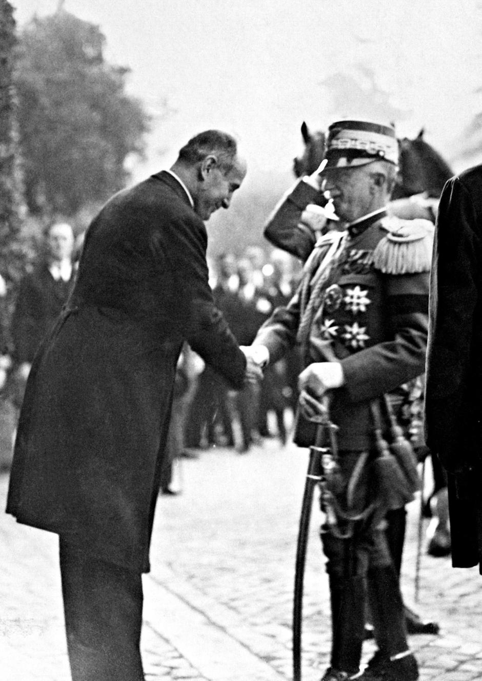 Benito Mussolini and Victor Emmanuel III, 1927 | Author: Profimedia