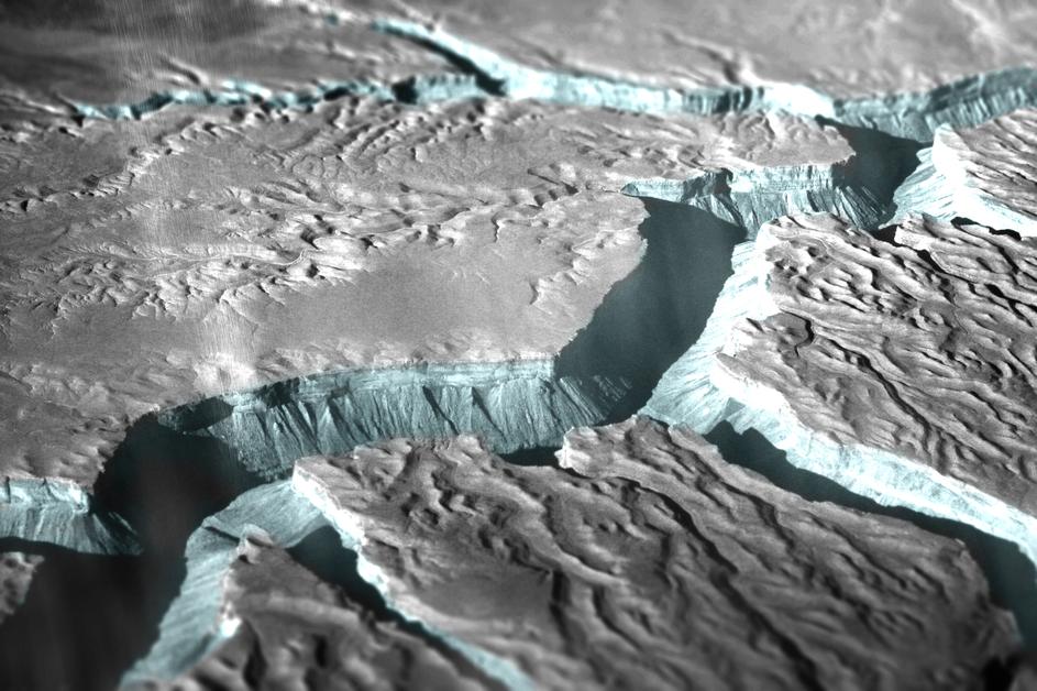 Kanjoni na površini zamrznutog oceana Enceladusa, Saturnovog satelita