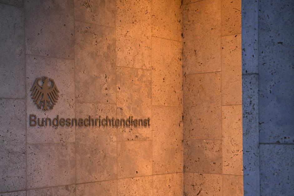 Former German spy chief Hanning detained on suspicion of attempted treason, obtaining state secrets | Author: Annegret Hilse