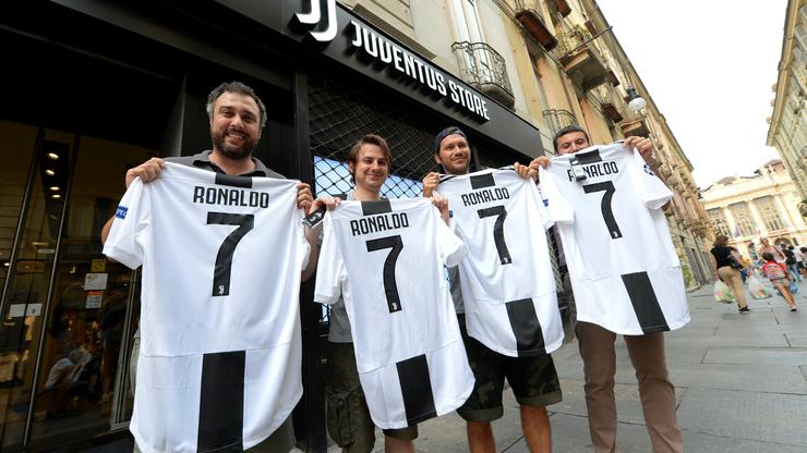 Prodaja Ronaldovog dresa u Juventusu