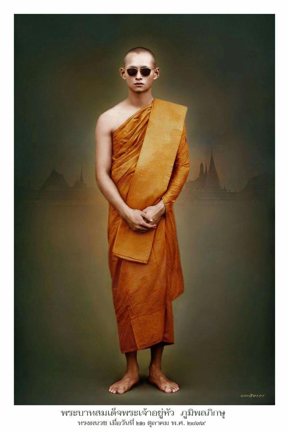 Tajlandski kralj Bhumibol Adulyadej u tradicionalnoj odjeći | Author: Pinterest