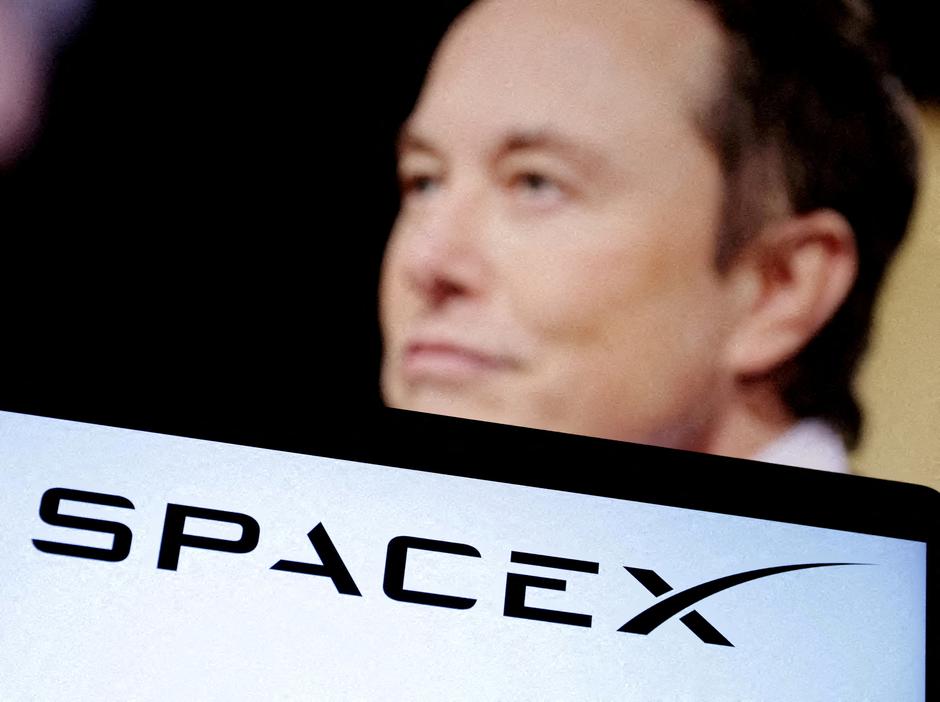 FILE PHOTO: Illustration shows SpaceX's logo and Elon Musk | Author: Dado Ruvic