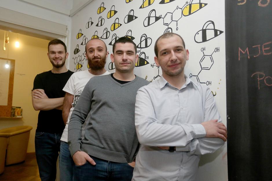 Zoran Antolović i tim koji je izumio aplikaciju za pčelare | Author: Dalibor Urukalović (PIXSELL)